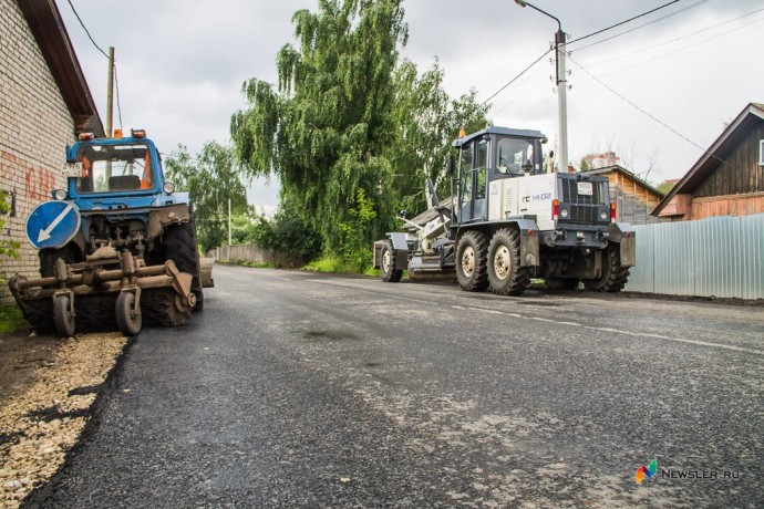 В Кирове ремонтируют тротуар на Ломоносова