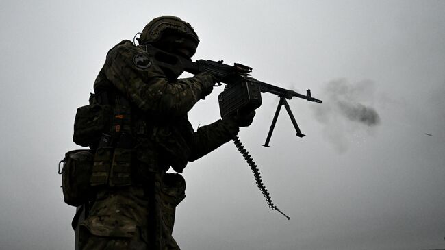 ВС России уничтожили бронетранспортер "Козак" в Константиновке