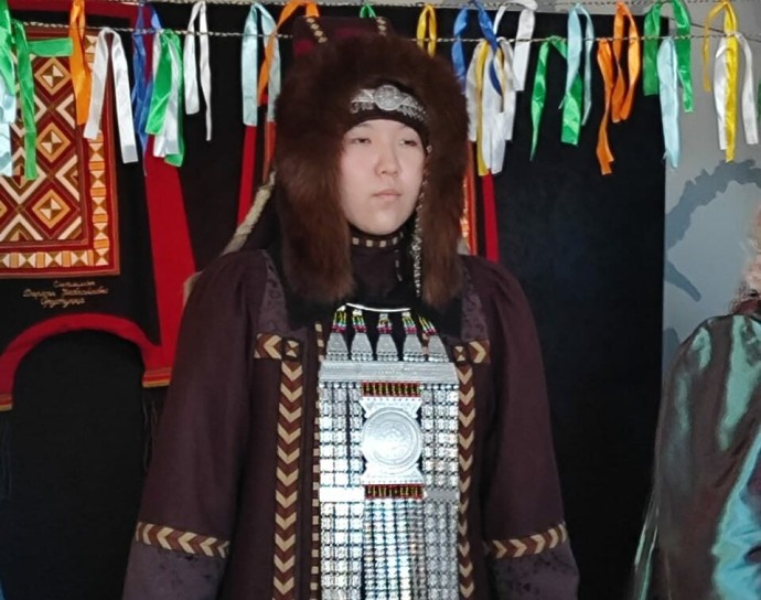 Обряд одевания якутской невесты представили в проекте о свадебных традициях народов России Обряд одевания якутской невесты представили в проекте о свадебных традициях народов России