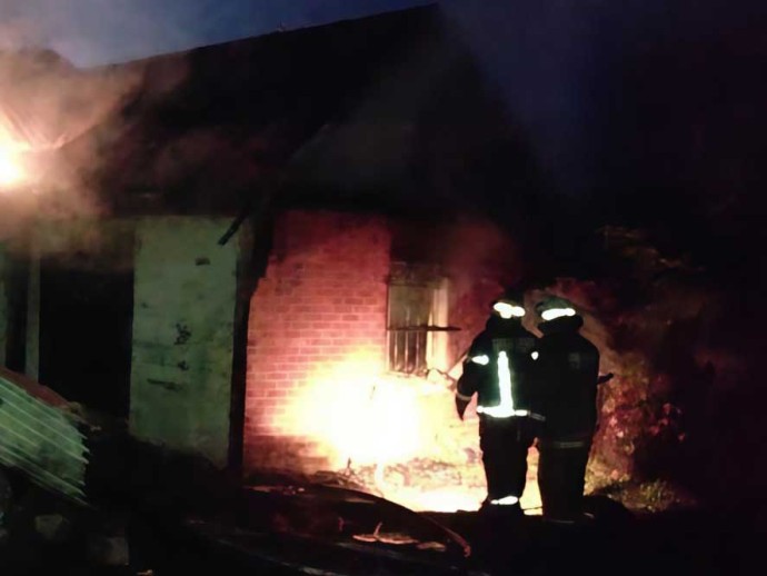 В шебекинском селе при пожаре в частном доме погиб молодой мужчина В шебекинском селе при пожаре в частном доме погиб молодой мужчина