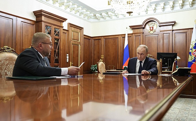 Встреча с руководителем Федеральной таможенной службы Валерием Пикалёвым