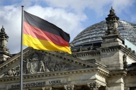 Германия: демократия под тенью свастики