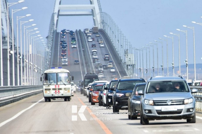 В очереди на Крымский мост стоит 180 автомобилей
