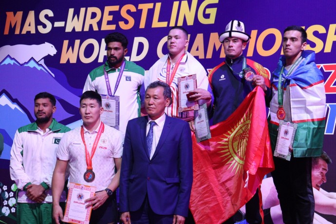 Реванш за друга. Якутянин Василий Захаров принёс золото чемпионата мира по мас-рестлингу