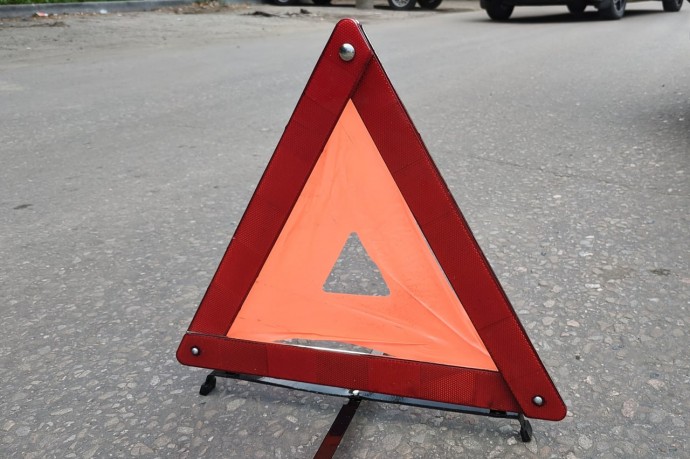 На трассе М5 в Пензе фура врезалась в отбойник