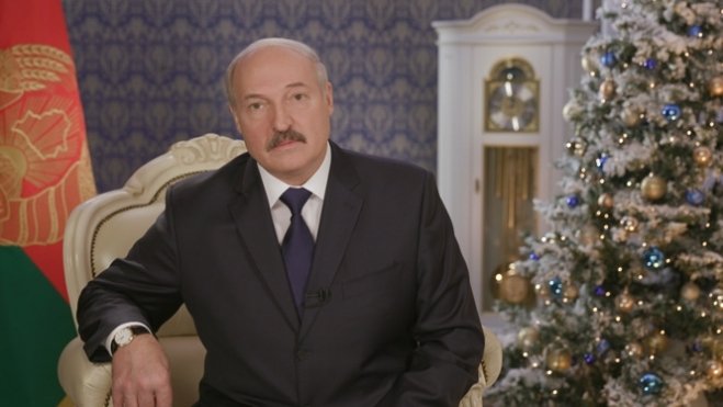 Александр Лукашенко в Рождество посетил храм святителя Николая Чудотворца