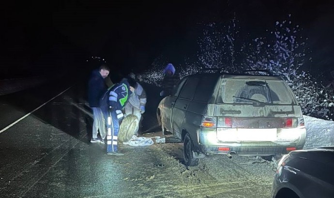 Кировские автоинспекторы помогли водителю