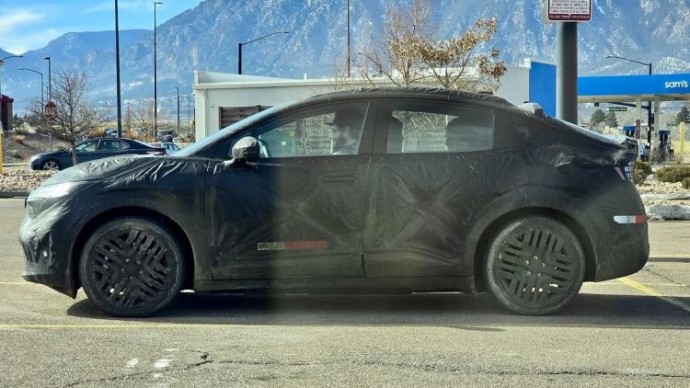 Новый электромобиль Nissan Leaf замечен в США на тестах