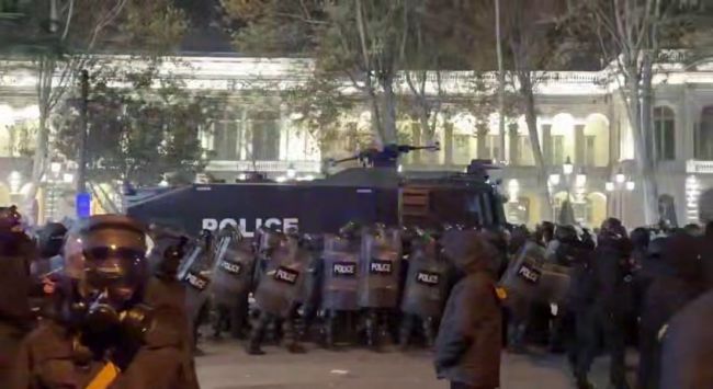 Полиция разогнала митинг в Тбилиси, проспект перед парламентом свободен — МВД