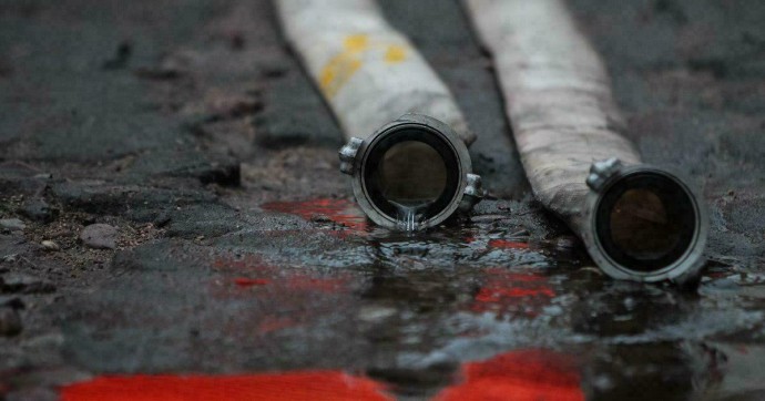 В Зеленоградском районе сгорел грузовик-манипулятор