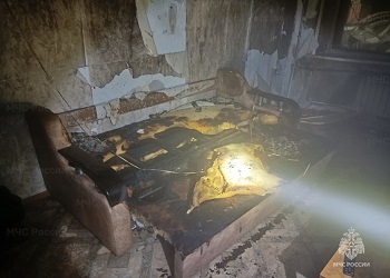 В амурском Прогрессе в пятиэтажке загорелась квартира