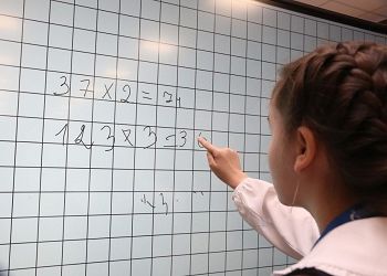 Школы Благовещенска вернутся к очным занятиям