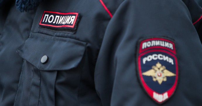 Алкоголь и кофе, колбаса и шоколад: 20-летнюю калининградку задержали по подозрению в ограблении магазина