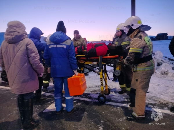 В Забайкалье спасатели деблокировали пострадавшего в ДТП