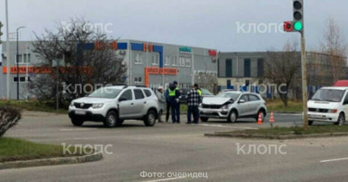 В конце Московского проспекта столкнулись две машины