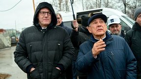 Дмитрий Чернышенко и глава Республики Татарстан Рустам Минниханов оценили ход строительства Центра развития футбола в Казани