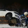 "Фольксваген" врезался в ограждение, погиб водитель