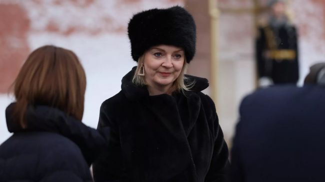 «Трассерами по бюрократии»: экс-премьер назвала Англию несостоявшимся государством