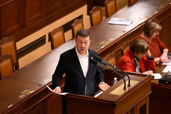 Парламент Чехии принял решение выдать полиции лидера оппозиционной партии