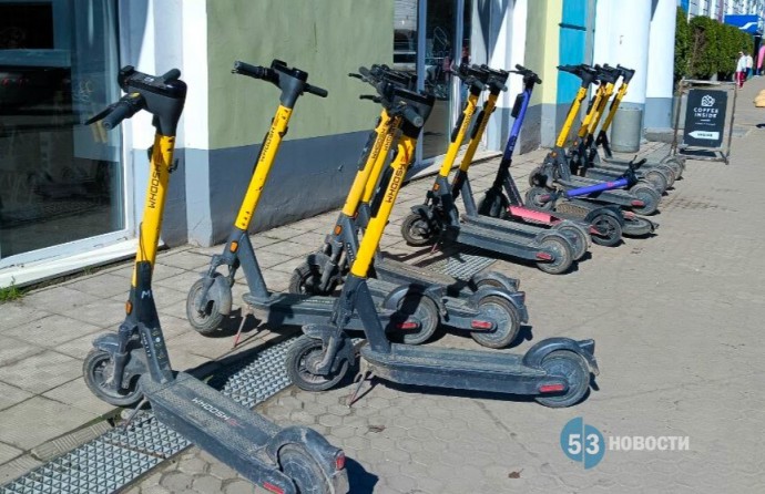 В Великом Новгороде угонщик электросамоката устал ехать на нём