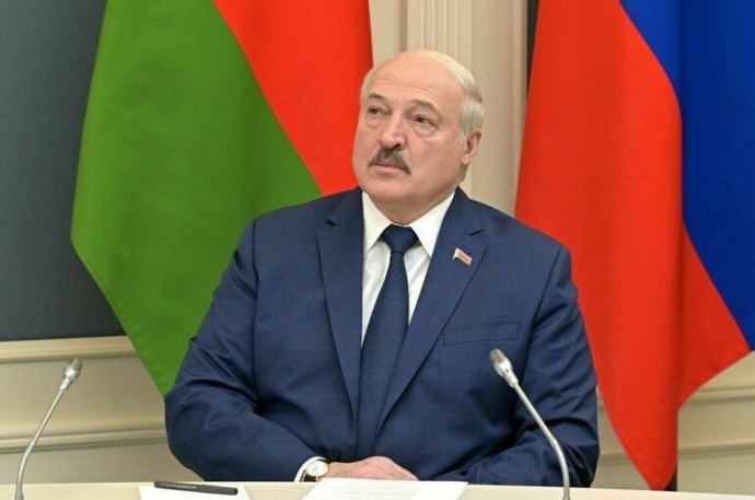 Лукашенко разрешил белорусам голосовать на местных выборах в России