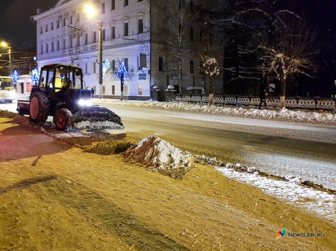 В ближайшие сутки в Кирове от снега очистят 11 участков улиц