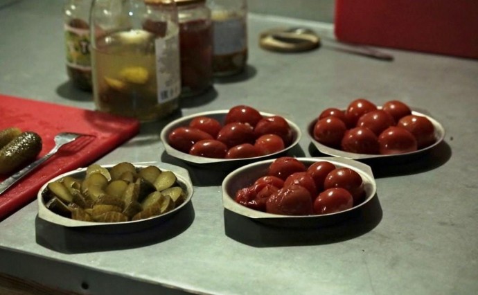 "Каша на завтрак, мясо на обед": как кормят сахалинских бойцов в зоне СВО
