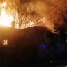 Ночью 34 пожарных тушили пожар в двух жилых домах Астрахани