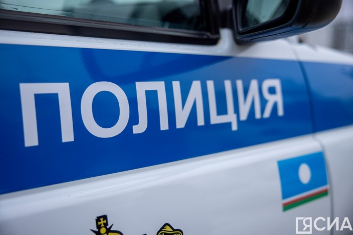 В Якутске мужчина разбил окна автомобиля после ДТП: возбуждено дело о мелком хулиганстве