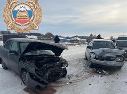 При столкновении двух "ВАЗов" пострадали водители