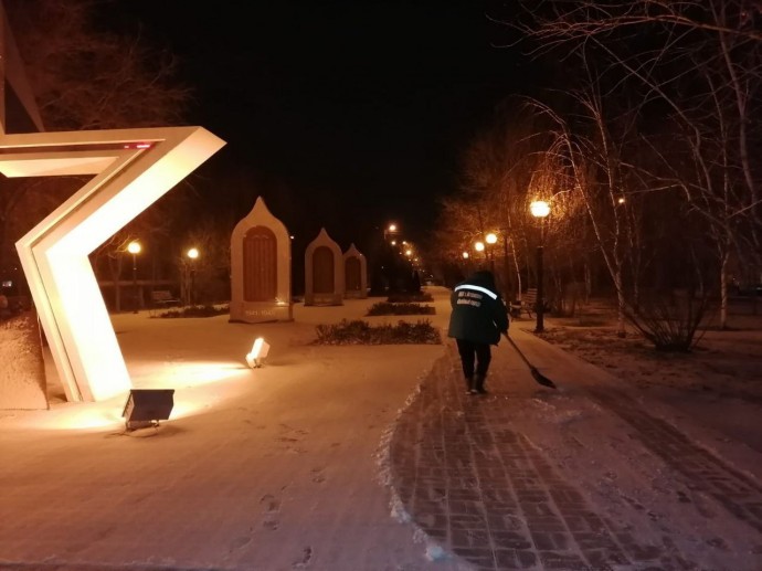 В Астрахани более 300 человек вышли на уборку улиц от снега