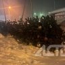 Ураганный ветер повалил новогоднюю ель в Адо-Тымово