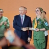 Президент Путин вручил премию #МЫВМЕСТЕ лучшему волонтеру года...