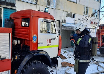 Ребенка спасли во время пожара в Зее