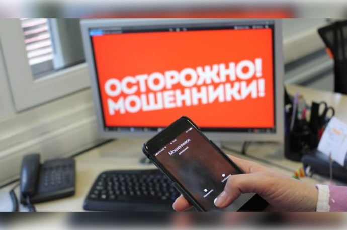 Таксист из Петербурга помог пожилой женщине не попасться на уловку мошенников