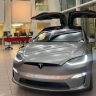 Tesla планирует запустить службу роботакси с поддержкой телеоператоров...