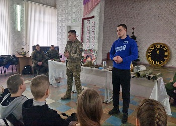 Амурские активисты провели для школьников ЛНР урок безопасности