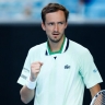 Стало известно, какой штраф грозит Медведеву за срыв в первом круге Australian Open