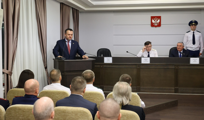 Андрей Никитин поздравил сотрудников прокуратуры с профессиональным праздником