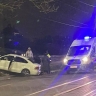 «Ещё чуть-чуть и прямо в Верхнее озеро»: в центре Калининграде иномарка вылетела на тротуар
