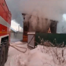 Гараж тушат пожарные в Февральске