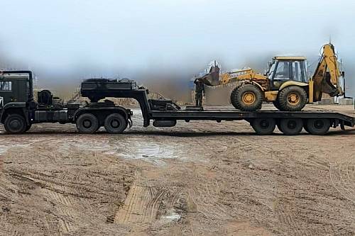 Бойцам СВО передали экскаватор из Амурской области