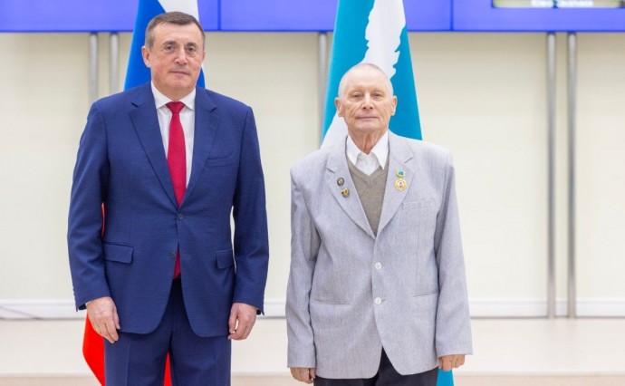 Трое сахалинцев стали Почётными гражданами области