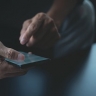 Прокурор незаконно получил интимные фотографии невиновной женщины