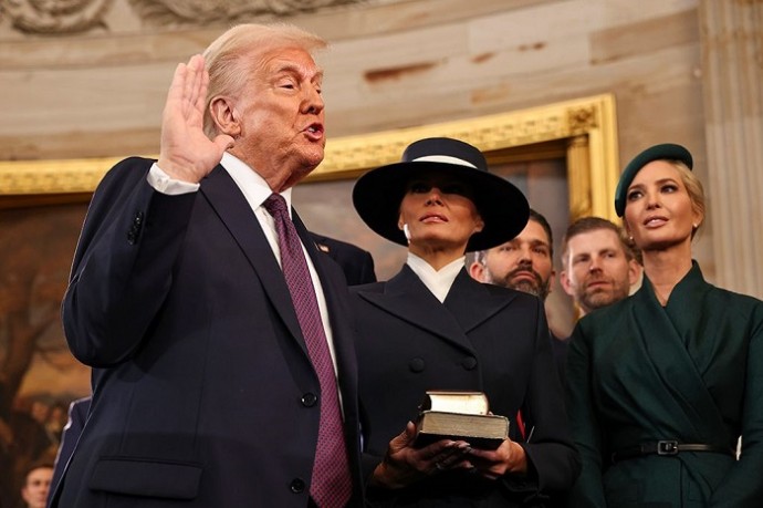 Трамп заявил о признании в США только двух гендеров — мужского и женского