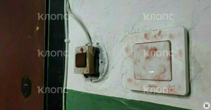 «Слышала женские крики и звук удара»: фоторепортаж из дома, где расправились над 18-летним калининградцем