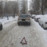Во дворе дома "Рено" наехал на 10-летнюю девочку
