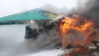 Страшный пожар в Башкирии: погиб мужчина и уничтожены огнем дом и машина