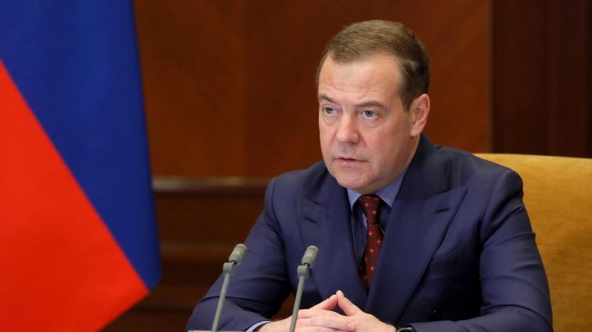 Медведев в Пхеньяне выразил благодарность Северной Корее за поддержку России