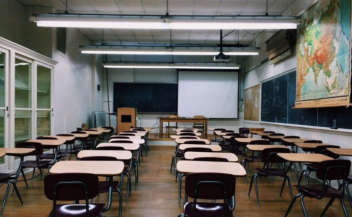Дистанционку в школах начали продлевать в районах Сахалина из-за метели